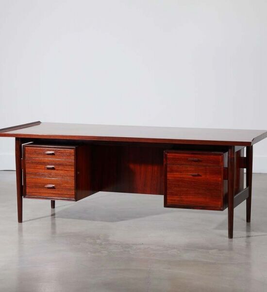 Model 207 Desk by Arne Vodder